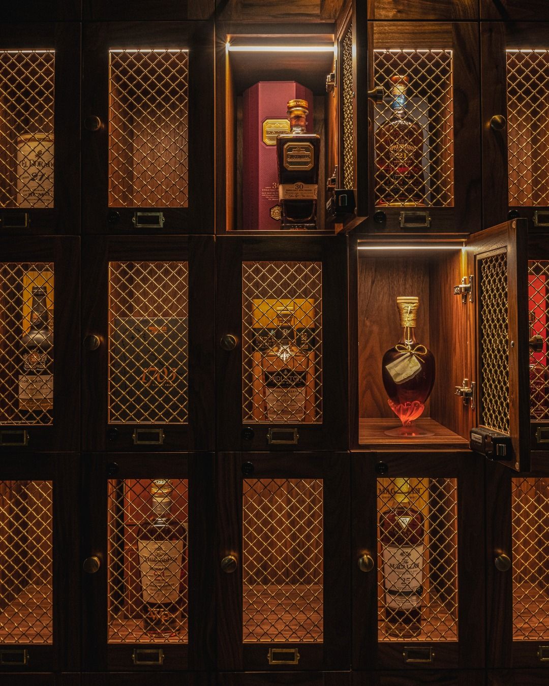 Gun cabinet and sporting equipment display